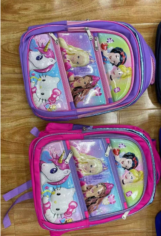 Nueva venta al por mayor de mochilas de tres piezas para estudiantes de primaria grados 2-3 5-6 bolsas de cuero de dibujos animados