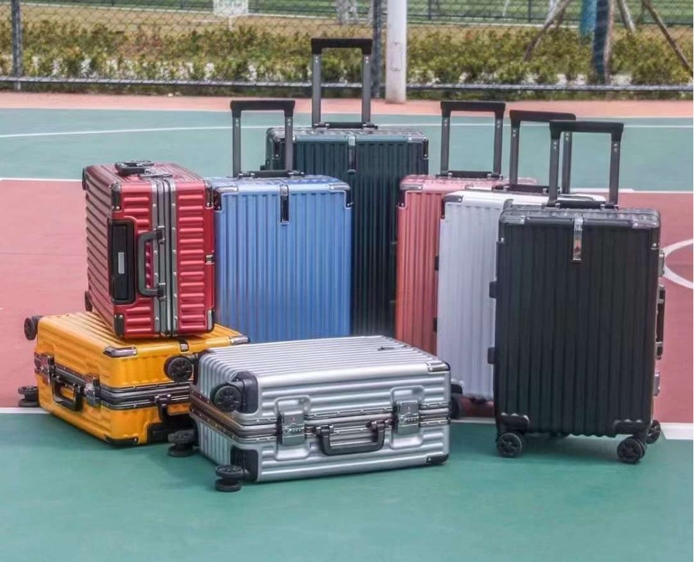 Valija blanca ABS maleta dura equipaje de viaje PC de moda maleta de marco de aluminio con gancho