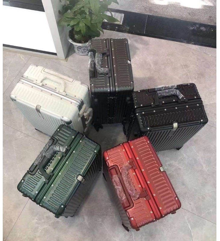 Caja de regalo de 22 pulgadas para perros Pequeño rosa maleta de aluminio completo equipaje de marco de aluminio